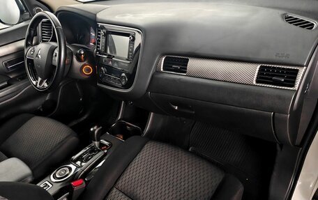 Mitsubishi Outlander III рестайлинг 3, 2015 год, 1 630 000 рублей, 11 фотография