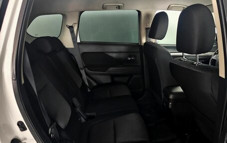 Mitsubishi Outlander III рестайлинг 3, 2015 год, 1 630 000 рублей, 10 фотография