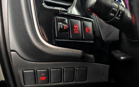 Mitsubishi Outlander III рестайлинг 3, 2015 год, 1 630 000 рублей, 16 фотография