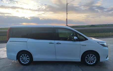 Toyota Esquire I, 2014 год, 1 999 999 рублей, 2 фотография