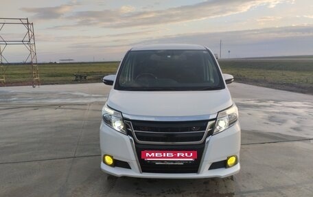 Toyota Esquire I, 2014 год, 1 999 999 рублей, 3 фотография