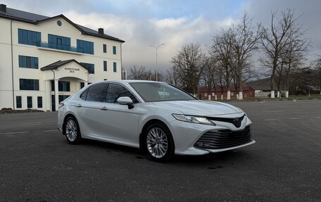 Toyota Camry, 2019 год, 2 600 000 рублей, 1 фотография
