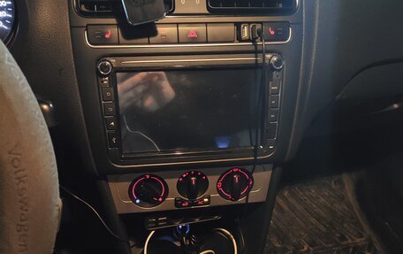 Volkswagen Polo VI (EU Market), 2011 год, 700 000 рублей, 27 фотография