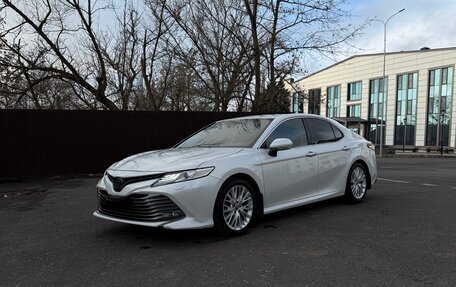 Toyota Camry, 2019 год, 2 600 000 рублей, 2 фотография