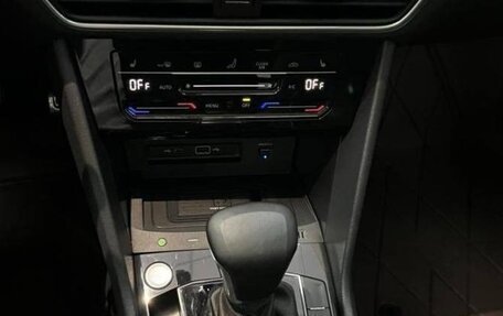 Volkswagen Tiguan II, 2021 год, 4 250 000 рублей, 9 фотография