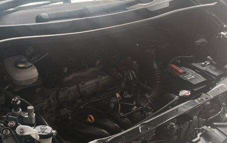 Toyota Voxy II, 2012 год, 1 600 000 рублей, 8 фотография