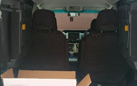 Toyota Voxy II, 2012 год, 1 600 000 рублей, 10 фотография