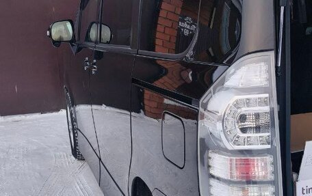 Toyota Voxy II, 2012 год, 1 600 000 рублей, 4 фотография