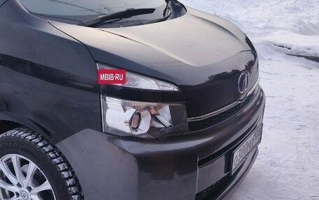 Toyota Voxy II, 2012 год, 1 600 000 рублей, 6 фотография