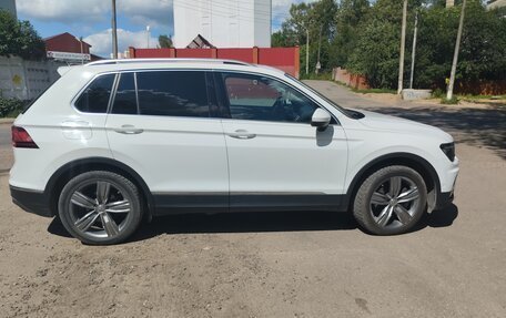 Volkswagen Tiguan II, 2018 год, 3 000 000 рублей, 2 фотография