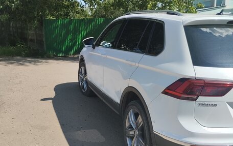 Volkswagen Tiguan II, 2018 год, 3 000 000 рублей, 4 фотография