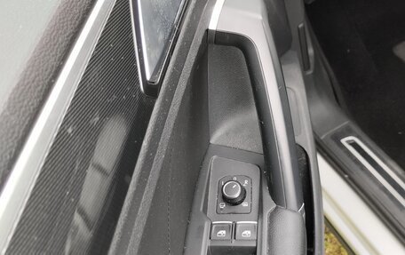 Volkswagen Tiguan II, 2018 год, 3 000 000 рублей, 16 фотография