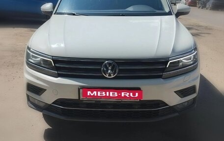 Volkswagen Tiguan II, 2018 год, 3 000 000 рублей, 9 фотография