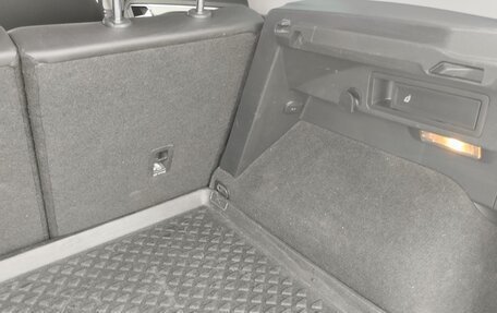 Volkswagen Tiguan II, 2018 год, 3 000 000 рублей, 26 фотография