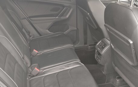 Volkswagen Tiguan II, 2018 год, 3 000 000 рублей, 23 фотография