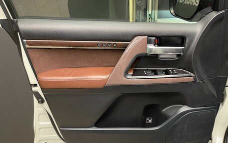 Toyota Land Cruiser 200, 2016 год, 4 890 000 рублей, 10 фотография