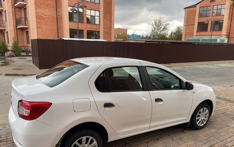 Renault Logan II, 2017 год, 590 000 рублей, 2 фотография