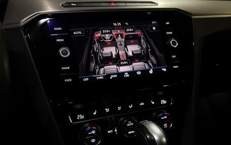 Volkswagen Passat B8 рестайлинг, 2018 год, 2 220 000 рублей, 11 фотография