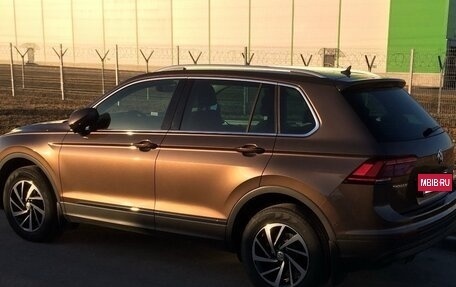 Volkswagen Tiguan II, 2018 год, 2 300 000 рублей, 3 фотография