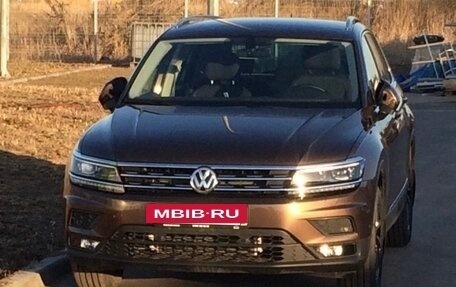 Volkswagen Tiguan II, 2018 год, 2 300 000 рублей, 2 фотография