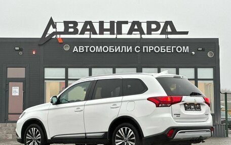 Mitsubishi Outlander III рестайлинг 3, 2019 год, 1 650 000 рублей, 3 фотография