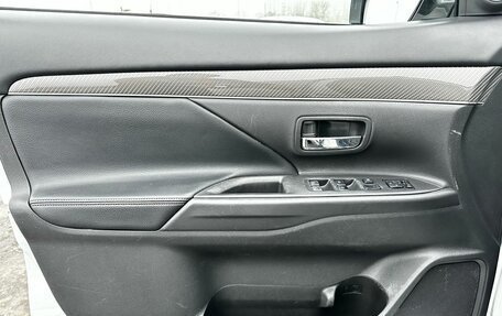 Mitsubishi Outlander III рестайлинг 3, 2019 год, 1 650 000 рублей, 10 фотография