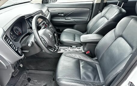 Mitsubishi Outlander III рестайлинг 3, 2019 год, 1 650 000 рублей, 9 фотография