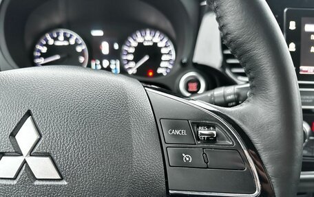 Mitsubishi Outlander III рестайлинг 3, 2019 год, 1 650 000 рублей, 13 фотография