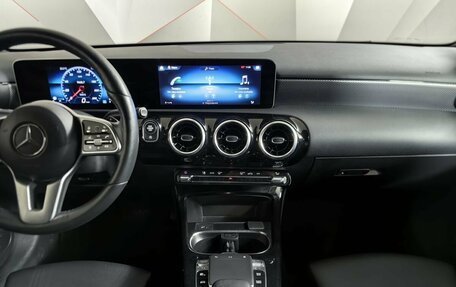 Mercedes-Benz A-Класс, 2019 год, 2 249 000 рублей, 15 фотография