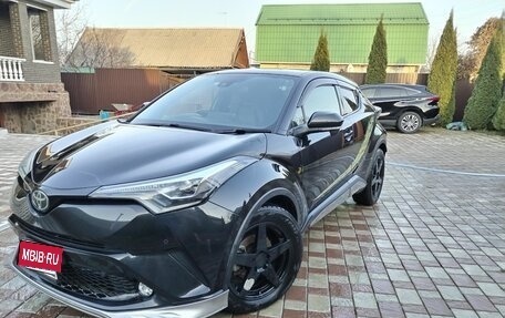 Toyota C-HR I рестайлинг, 2017 год, 2 100 000 рублей, 3 фотография