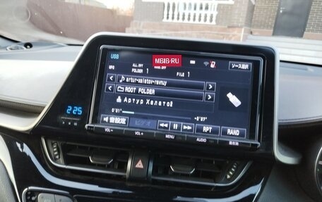 Toyota C-HR I рестайлинг, 2017 год, 2 100 000 рублей, 9 фотография