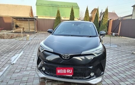 Toyota C-HR I рестайлинг, 2017 год, 2 100 000 рублей, 2 фотография