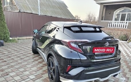 Toyota C-HR I рестайлинг, 2017 год, 2 100 000 рублей, 4 фотография