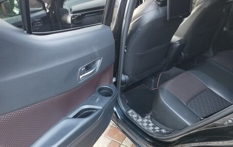 Toyota C-HR I рестайлинг, 2017 год, 2 100 000 рублей, 16 фотография