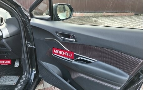 Toyota C-HR I рестайлинг, 2017 год, 2 100 000 рублей, 12 фотография