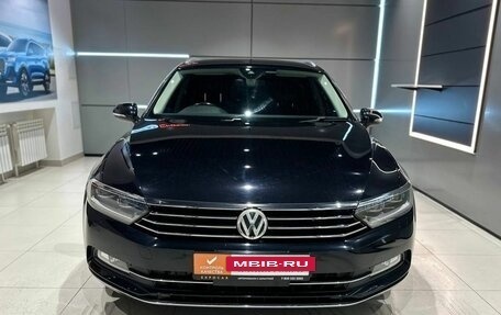 Volkswagen Passat B8 рестайлинг, 2015 год, 1 850 000 рублей, 2 фотография