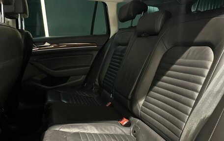 Volkswagen Passat B8 рестайлинг, 2015 год, 1 850 000 рублей, 17 фотография