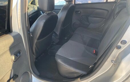 Renault Logan II, 2018 год, 390 000 рублей, 7 фотография