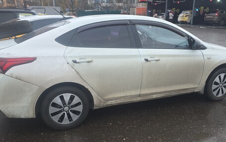 Hyundai Solaris II рестайлинг, 2017 год, 550 000 рублей, 3 фотография