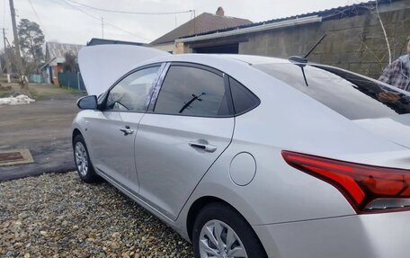 Hyundai Solaris II рестайлинг, 2021 год, 2 200 000 рублей, 3 фотография