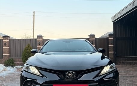 Toyota Camry, 2022 год, 3 590 000 рублей, 2 фотография
