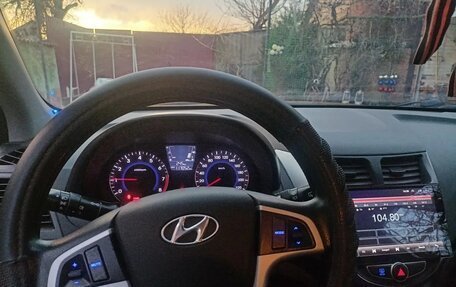 Hyundai Solaris II рестайлинг, 2013 год, 800 000 рублей, 6 фотография