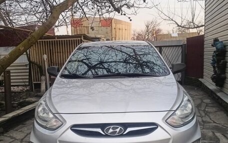 Hyundai Solaris II рестайлинг, 2013 год, 800 000 рублей, 2 фотография