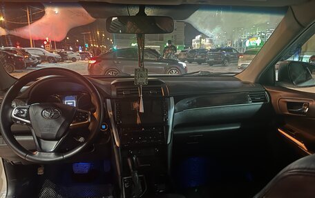 Toyota Camry, 2017 год, 1 700 000 рублей, 10 фотография