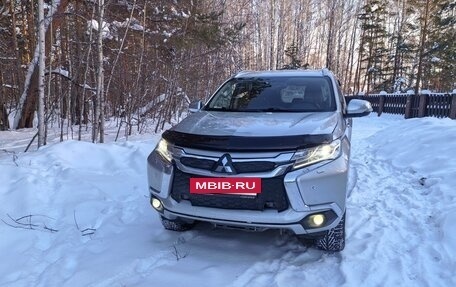 Mitsubishi Pajero Sport III рестайлинг, 2019 год, 3 300 000 рублей, 2 фотография