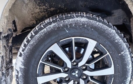 Mitsubishi Pajero Sport III рестайлинг, 2019 год, 3 300 000 рублей, 5 фотография