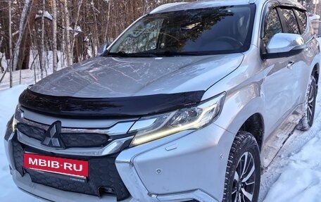 Mitsubishi Pajero Sport III рестайлинг, 2019 год, 3 300 000 рублей, 11 фотография