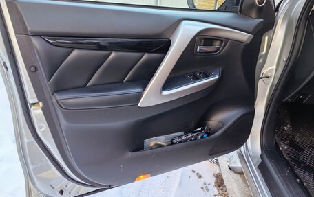 Mitsubishi Pajero Sport III рестайлинг, 2019 год, 3 300 000 рублей, 28 фотография