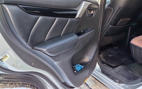 Mitsubishi Pajero Sport III рестайлинг, 2019 год, 3 300 000 рублей, 26 фотография