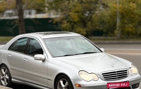 Mercedes-Benz C-Класс, 2005 год, 1 000 000 рублей, 3 фотография